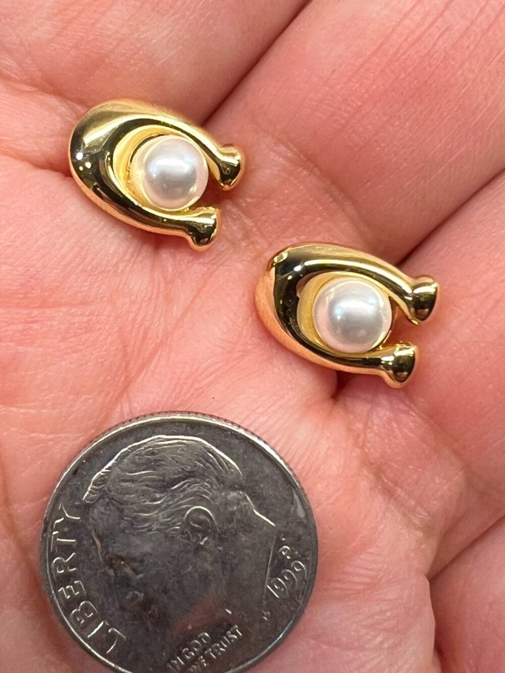 NWOT Coach Sculpted C Pearl Stud Earrings Gold